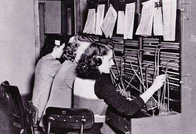 Game turns you into a 1920s phone operator, complete with vintage switchboard