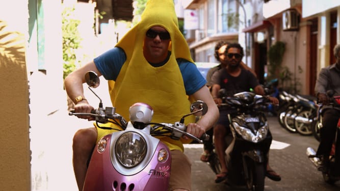 Can a giant banana"save" the sinking islands of the Maldives?