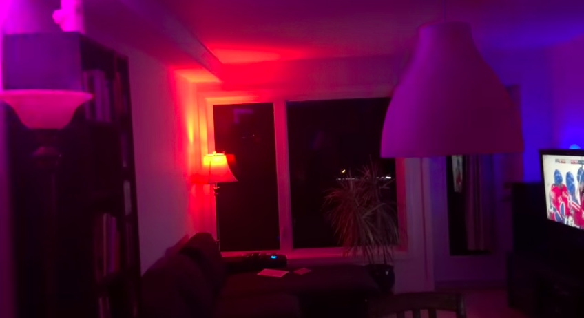 A hockey fan taught his living room to celebrate goals with a light show