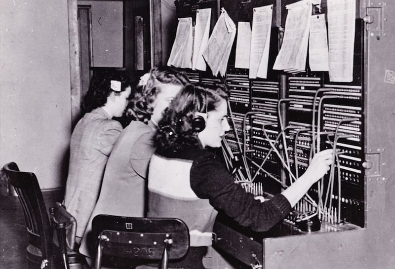 Game turns you into a 1920s phone operator, complete with vintage switchboard